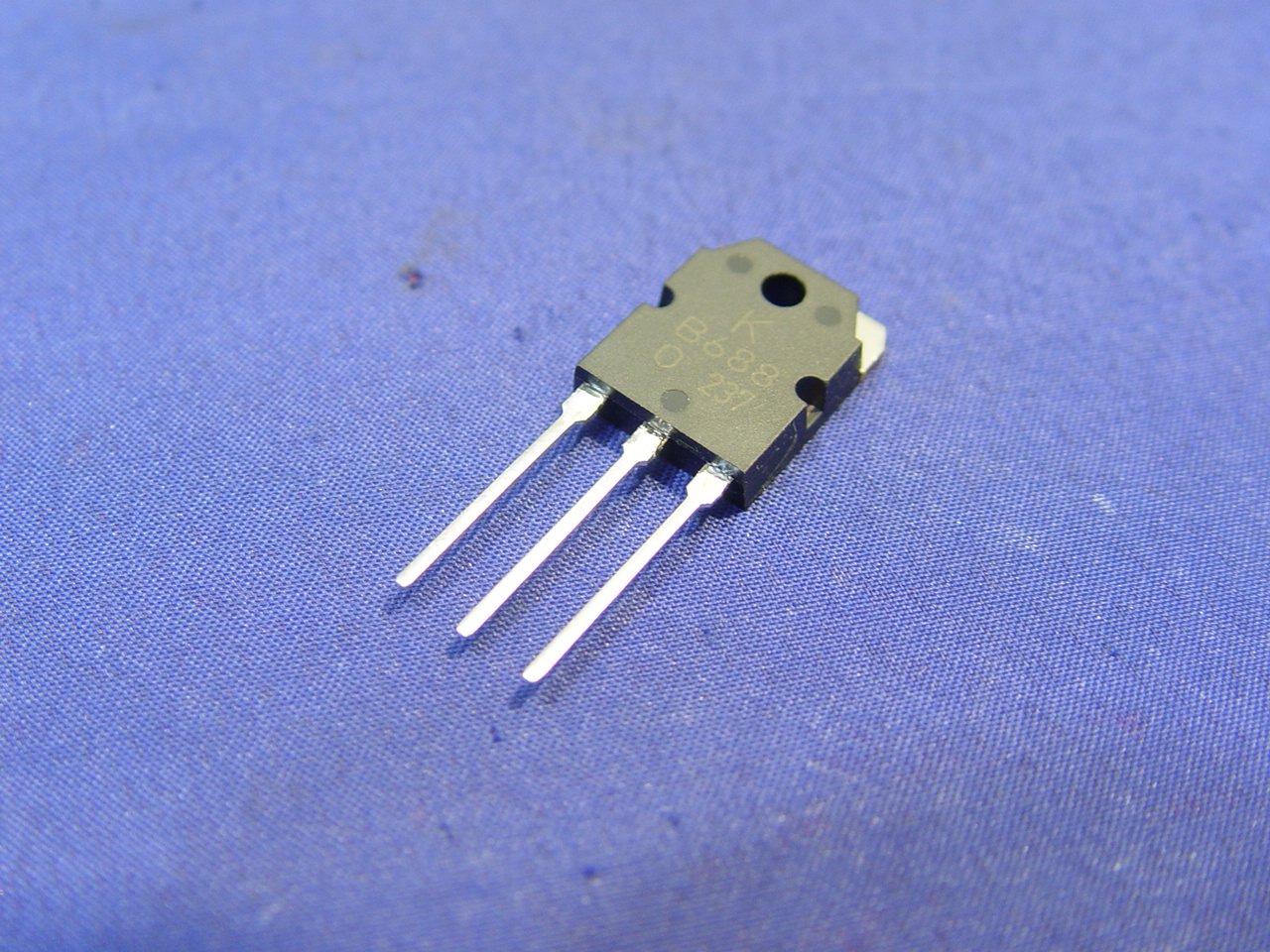 [A9600] 2SB688 Silicon PNP Power Transistors