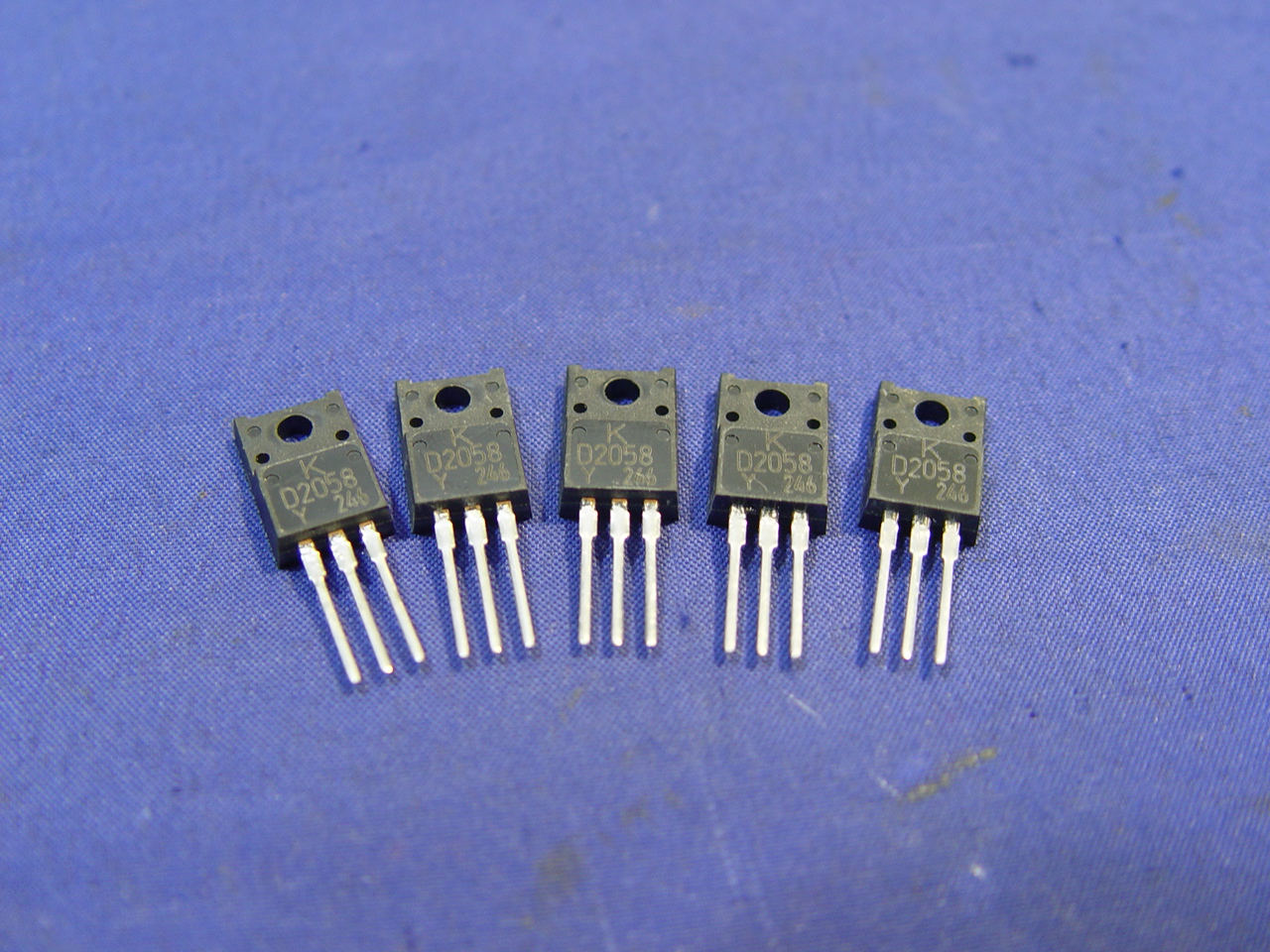 [A9601] 2SD2058 Silicon NPN Power Transistors(5개)